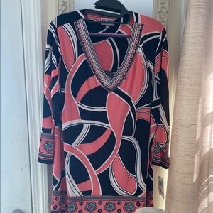 Women's Pink and Black Geometric Top